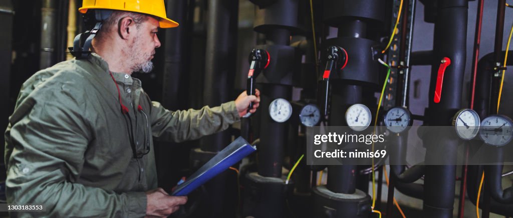 Engineer working on computer to maintain heating and cooling sistems