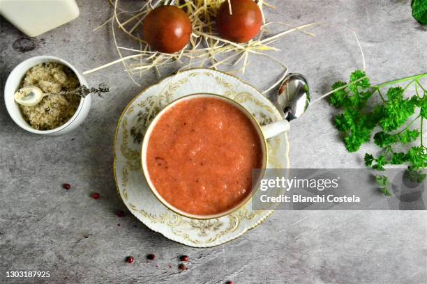 gazpacho, typical cold tomato soup consumed in spain - gazpacho stock-fotos und bilder
