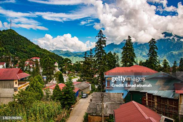 picturesque sapa town, vietnam - sa pa imagens e fotografias de stock