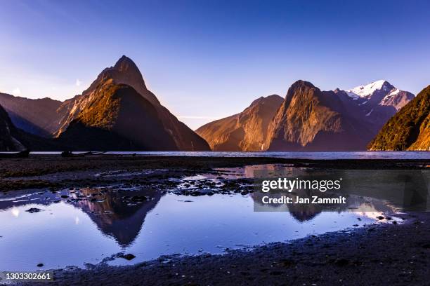 milford sound - milford sound stock pictures, royalty-free photos & images