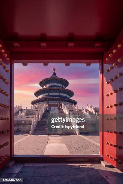sonnenaufgang peking tempel des himmels - himmelstempel stock-fotos und bilder