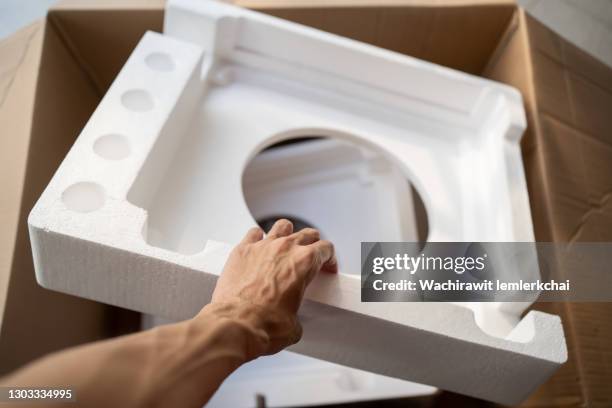 polystyrene foam and cardboard box - styrofoam stockfoto's en -beelden