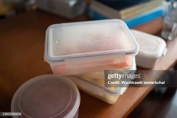 fruit in plastic boxes - polypropylene imagens e fotografias de stock