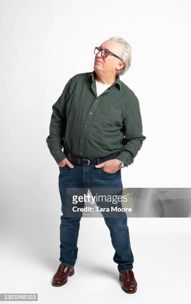 senior man on white background - mirada de reojo fotografías e imágenes de stock