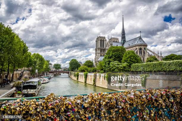 paris love lockers, france - paris island stock pictures, royalty-free photos & images