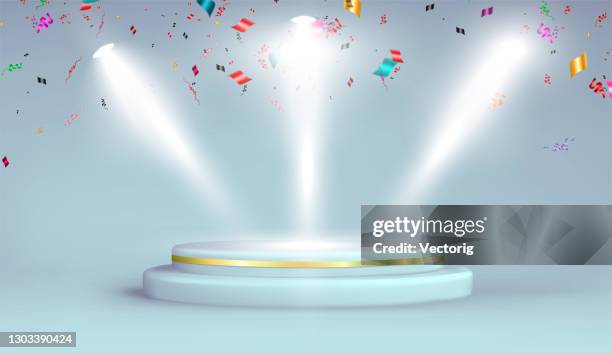 grauer studiohintergrund mit realistischem podiums-spotlight und konfetti - siegertreppe stock-grafiken, -clipart, -cartoons und -symbole