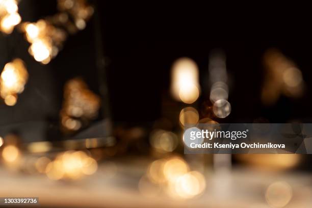 image of wooden table in front of abstract blurred background of resturant lights - unscharf gestellt stock-fotos und bilder