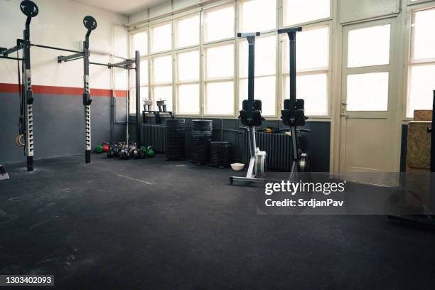 gym with a lot of natural light - weightlifting room stock pictures, royalty-free photos & images