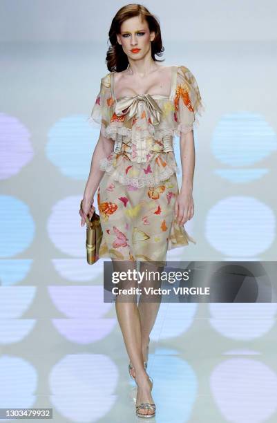 Model walks the runway during Valentino Ready to Wear Spring/Summer 2004 Fashion show as part of the Paris Fashion Week on October 12, 2003 in Paris,...