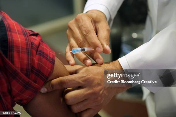 covid-19 vaccination - india covid stock pictures, royalty-free photos & images