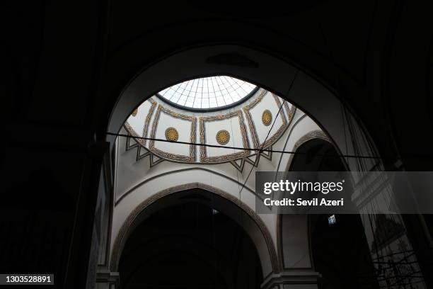 architektonische details aus dem inneren der großen moschee in bursa - große moschee stock-fotos und bilder