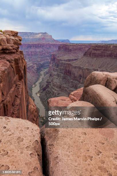 scenic view of rock formations against cloudy sky,grand canyon,arizona,united states,usa - fluss colorado river stock-fotos und bilder