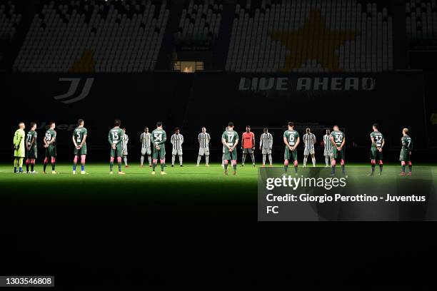 Players and officials observe a minute of silence in memory of ex Italian defender Mauro Bellugi during the Serie A match between Juventus and FC...