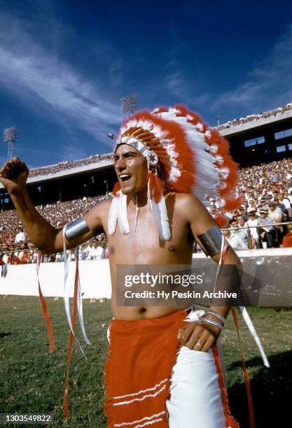 General view as the mascot cheers during the Red River Rivalry between the ranked Oklahoma Sooners and Texas Longhorns on October 8, 1955 at the...