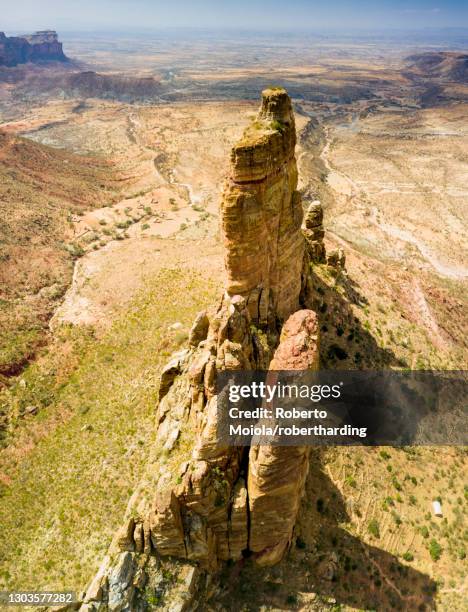 aerial view of gheralta mountains pinnacles and access trail to the old abuna yemata guh church, tigray region, ethiopia, africa - abuna yemata guh church stockfoto's en -beelden