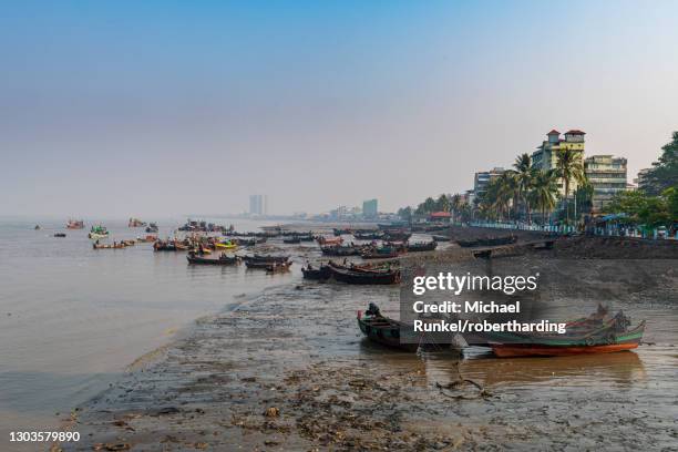fishing boats in the harbor of myeik (mergui), myanmar (burma), asia - myeik stock pictures, royalty-free photos & images