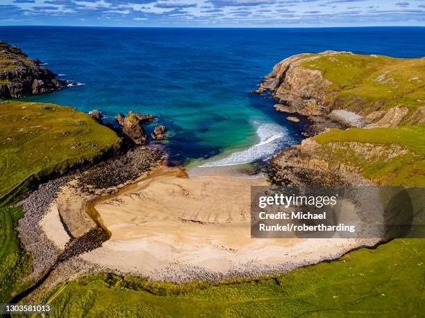 aerial of dailbeag beach, isle of lewis, outer hebrides, scotland, united kingdom, europe - アウターヘブリディーズ ストックフォトと画像