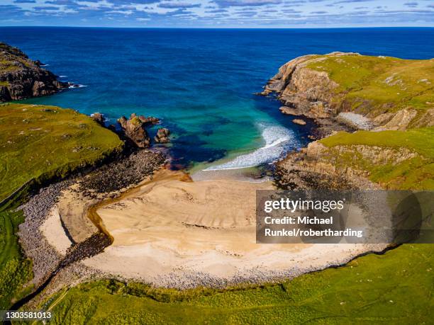 aerial of dailbeag beach, isle of lewis, outer hebrides, scotland, united kingdom, europe - outer hebrides stock pictures, royalty-free photos & images