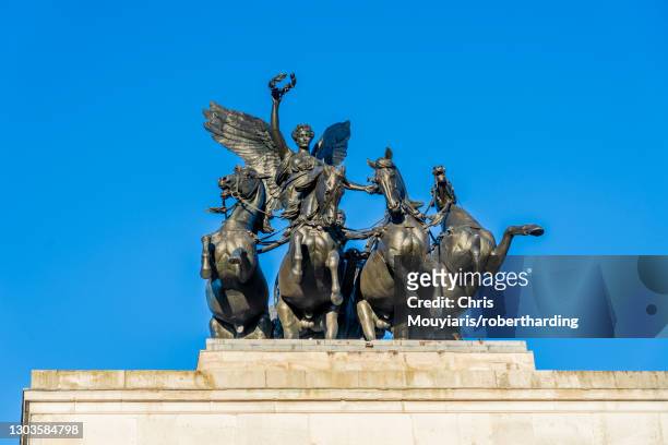 wellington arch at hyde park corner, london, england, united kingdom, europe - hyde park london stock pictures, royalty-free photos & images