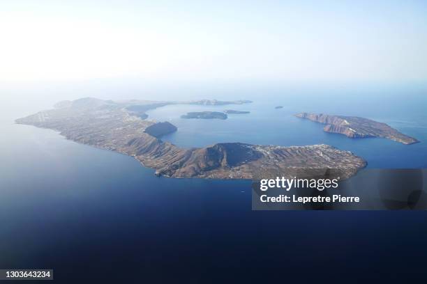 santorini (santorin) from the plane at sunrise, greece - insel santorin stock-fotos und bilder