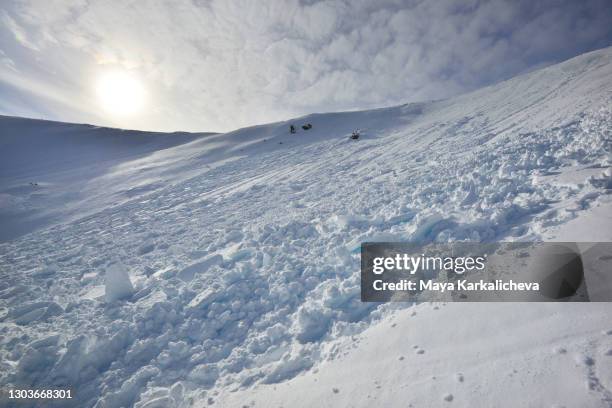 avalanche in mountain - pirin mountains stockfoto's en -beelden