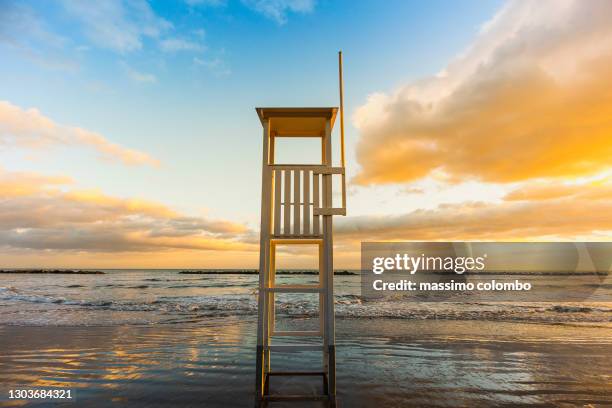 life guard station on the beach, sea sunrise - hot lifeguard stock-fotos und bilder