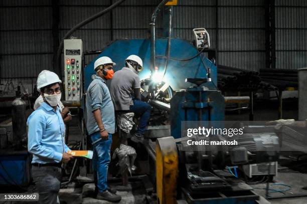 men at work! - quality control medical stock pictures, royalty-free photos & images