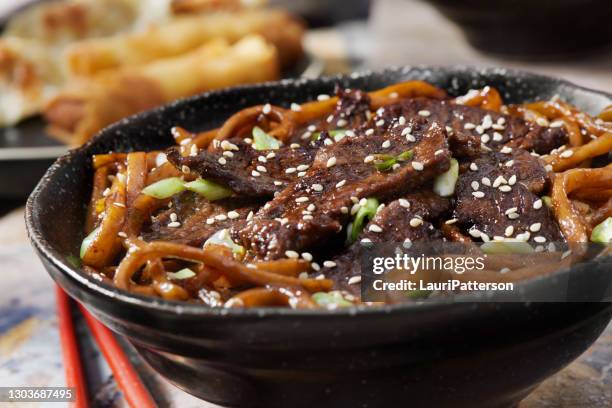 mongolian beef with shanghai noodles - japanese food stock pictures, royalty-free photos & images