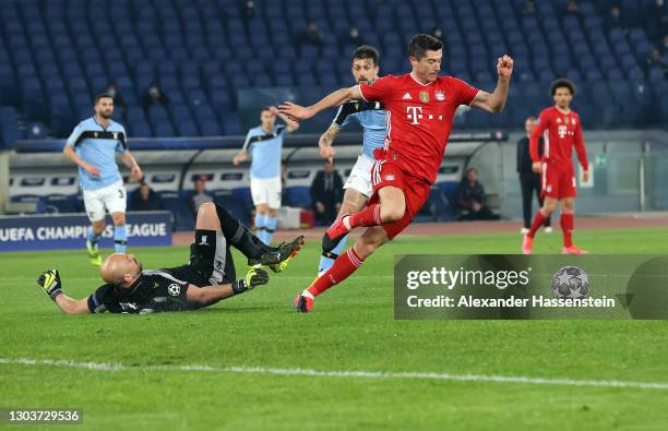 Robert Lewandowski of FC Bayern Muenchen goes around Pepe Reina of S.S. Lazio to go on and score their side's first goal during the UEFA Champions...