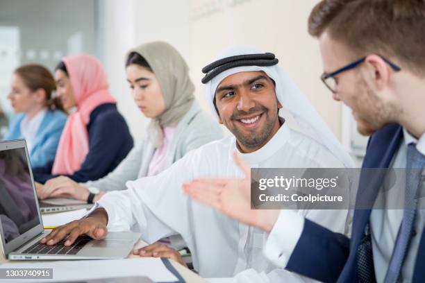 multiethnic group of businesspeople or university students - learn arabic stockfoto's en -beelden