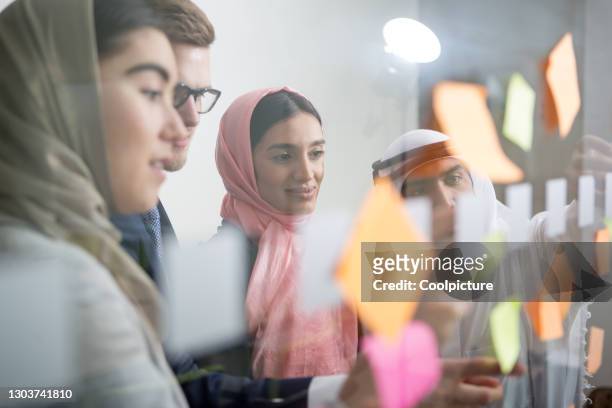 multiethnic group of businesspeople - arabien stock-fotos und bilder