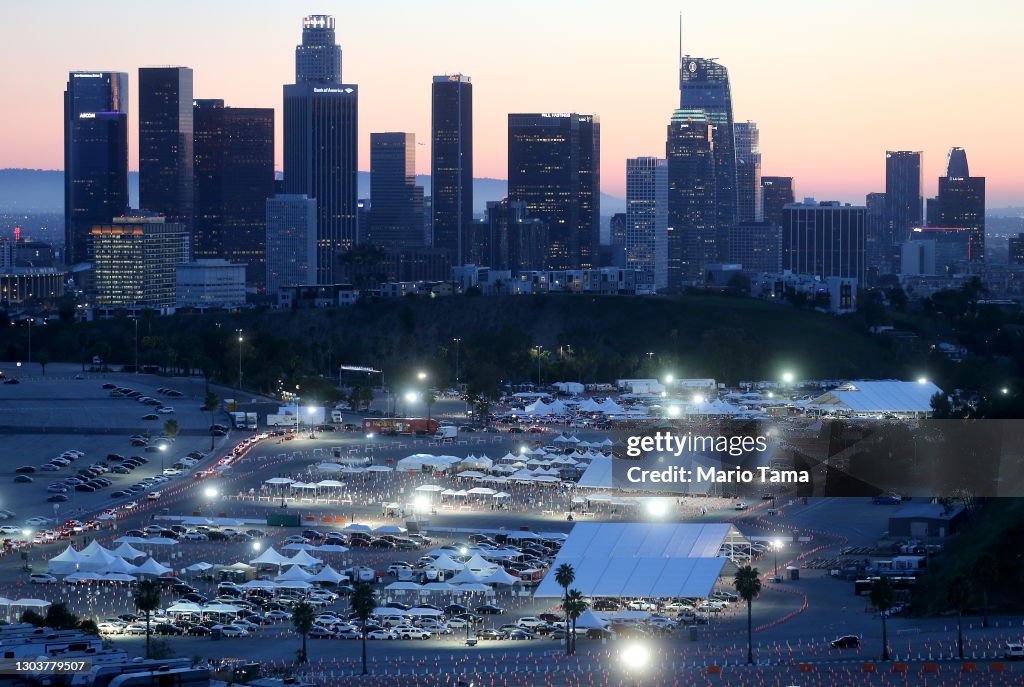 LA Vaccination Sites Reopen After Midwest Winter Storms Delayed Shipments