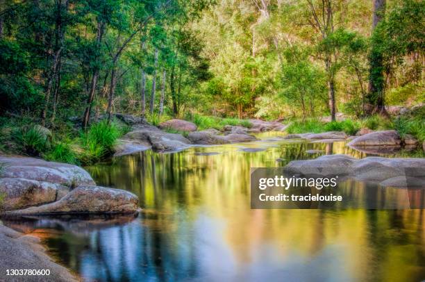 piscine mothar mountain rock - forest river foto e immagini stock