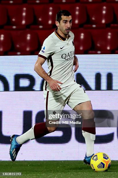 Henrik Mkhitaryan of AS Roma in action ,during the Serie A match between Benevento Calcio and AS Roma at Stadio Ciro Vigorito on February 21, 2021 in...