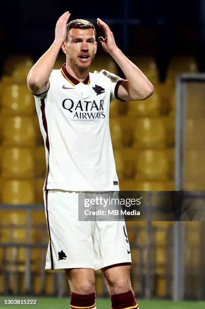 Edin Dzeko of AS Roma in action ,during the Serie A match between Benevento Calcio and AS Roma at Stadio Ciro Vigorito on February 21, 2021 in...