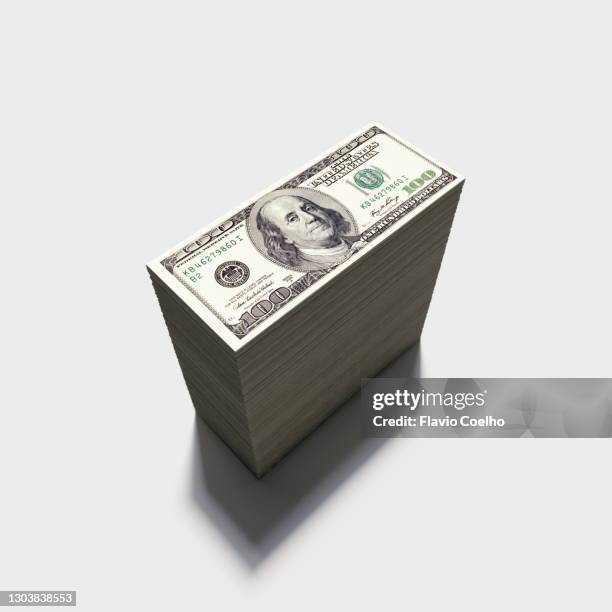 one hundred us dollar bills stacked on white background - american one hundred dollar bill stockfoto's en -beelden