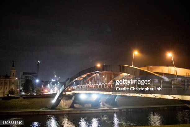 king mindaugas bridge at night - karaliaus mindaugo tiltas - vilnius street stock pictures, royalty-free photos & images