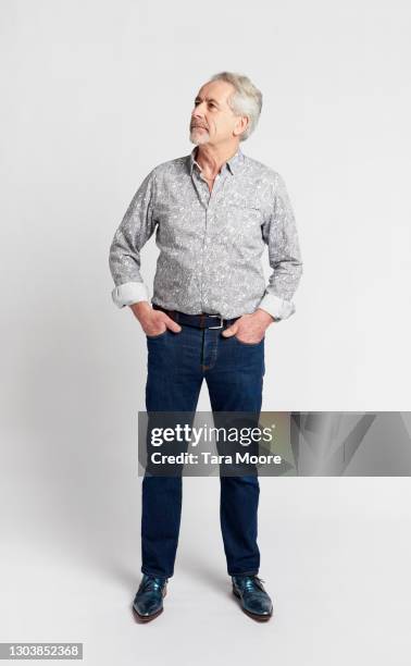 full length of senior man against white background - hands in pockets 個照片及圖片檔