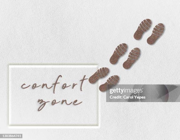 step out of your confort zone - komfortzone stock-fotos und bilder