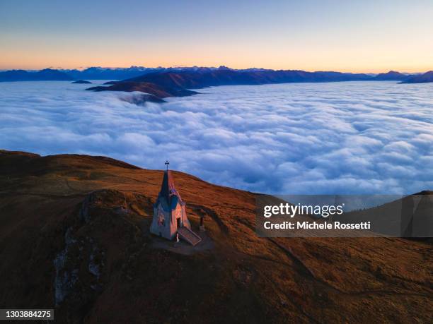 over the fog - lombard stock pictures, royalty-free photos & images