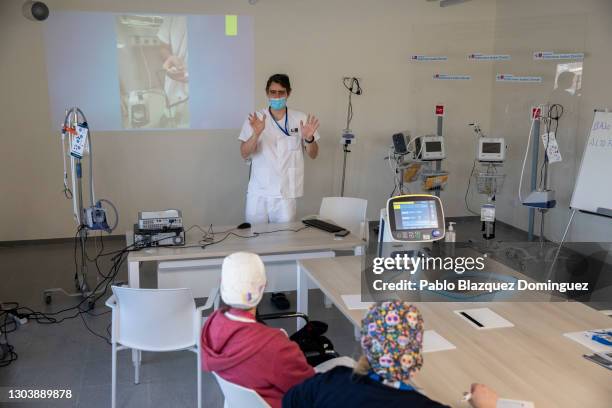 Pneumologist Jose explains other health care workers about 'High flow nasal cannula oxygen therapy' at Nurse Isabel Zendal Emergency Hospital on...