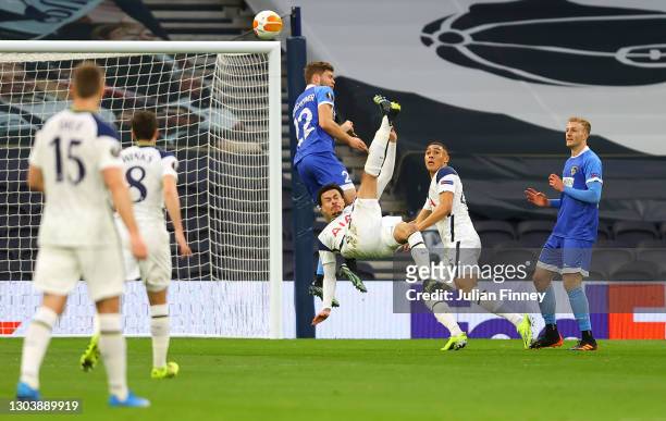 Dele Alli of Tottenham Hotspur scores their team's first goal with a overhead kick during the UEFA Europa League Round of 32 match between Tottenham...