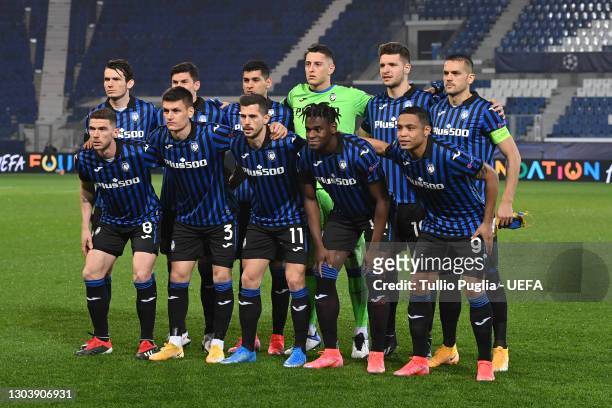 Atalanta players pose for a photo prior to the UEFA Champions League Round of 16 match between Atalanta and Real Madrid at Gewiss Stadium on February...