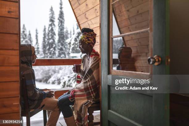 mother and son have breakfast cereal and coffee on a balcony in winter - cocooning hiver photos et images de collection