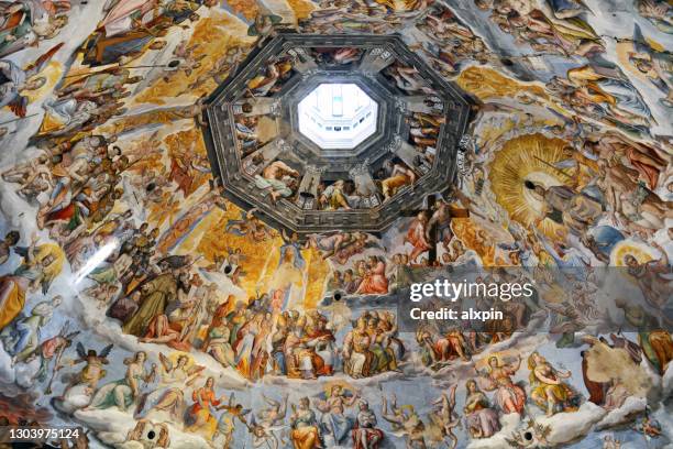 cupola of duomo, florence - duomo di firenze stock pictures, royalty-free photos & images