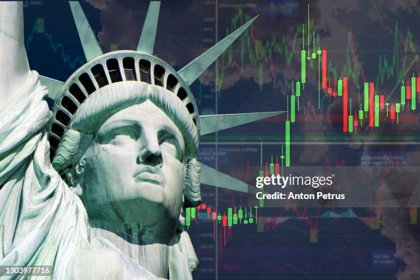 statue of liberty on the background of stock charts. financial crisis in usa - america economy stock-fotos und bilder