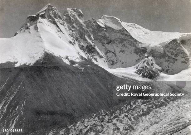 Chomo 24 Chomo Stock Photos, High-Res Pictures, and Images - Getty Images