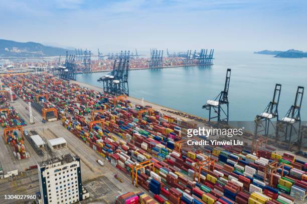 aerial perspective of a container port - dársena fotografías e imágenes de stock
