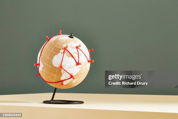 Map With Pins And String Imagens e fotografias de stock - Getty Images