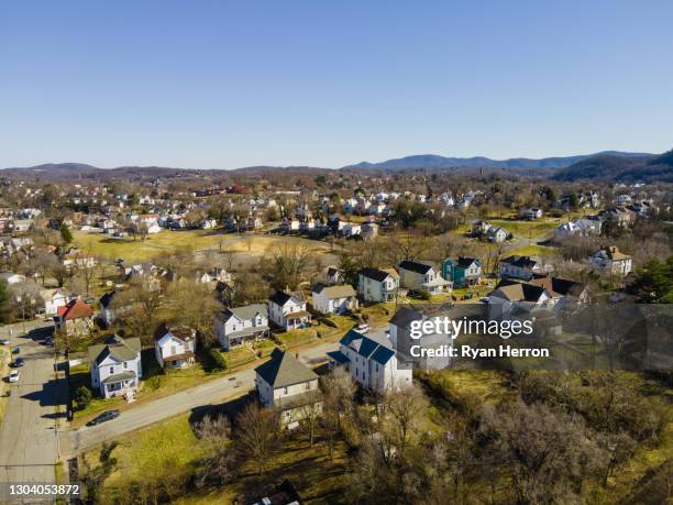 aérea sobre roanoke, virginia - skyline drive virginia fotografías e imágenes de stock